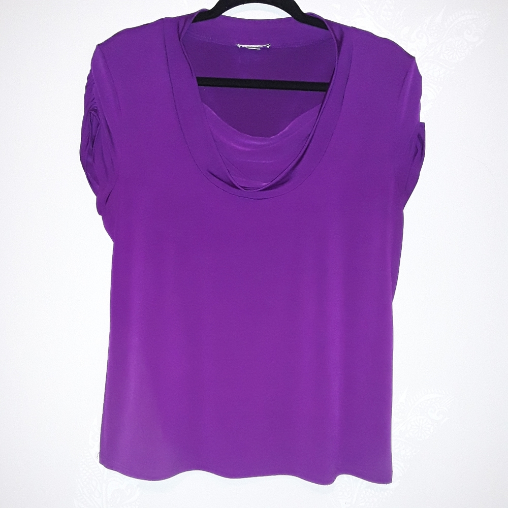Tahari top